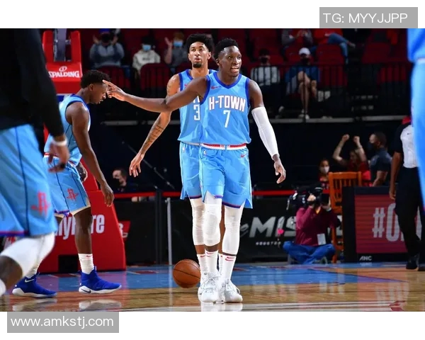 2018年NBA季后赛火箭与雷霆激战回顾精彩瞬间与关键时刻分析